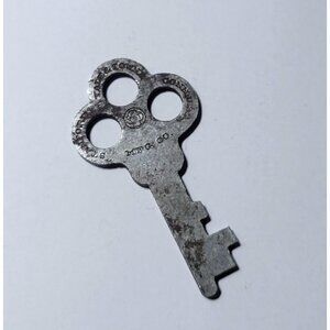 Vintage Flat Key ~ Yale & Towne Mfg Co ~ Stamford CT USA ~  Approximate 1.5”